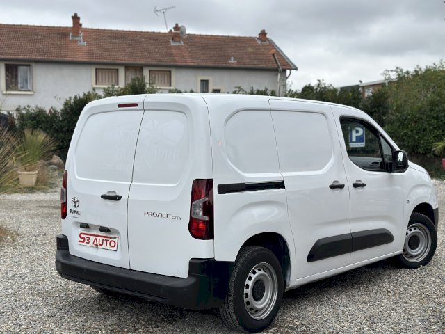 Toyota Toyota Proace City Medium 75 D-4D Dynamic RC21