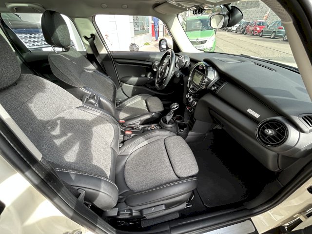 Mini Mini Mini 5p III (F55) One 102ch Shoreditch BVA