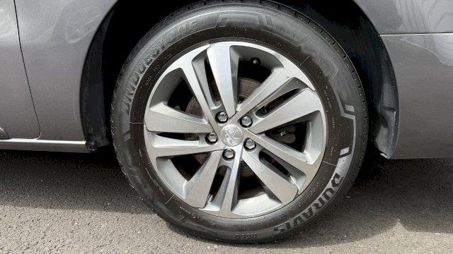 Peugeot Traveller HDI 180 EAT6 Allure L3 Attelage / Pack Son / 8 Places / 15000€ HT