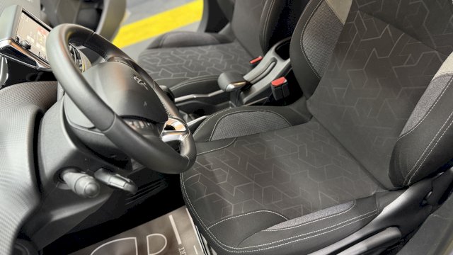 Peugeot Peugeot 2008 1.2 Essence 82 Active GPS/Radar/Galette
