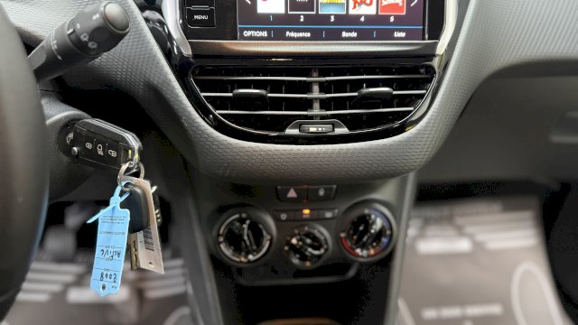 Peugeot Peugeot 2008 1.2 Essence 82 Active GPS/Radar/Galette