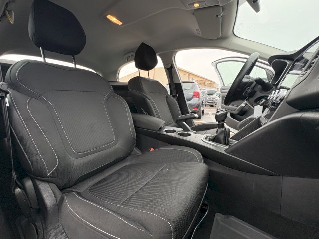 Renault Renault Megane IV SOCIETE BLUE DCI 115ch AIR NAV