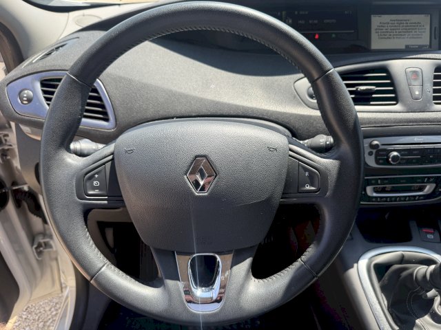 Renault Renault Scenic III (J95) 1.2 TCe 115ch energy Limited Euro6 2015