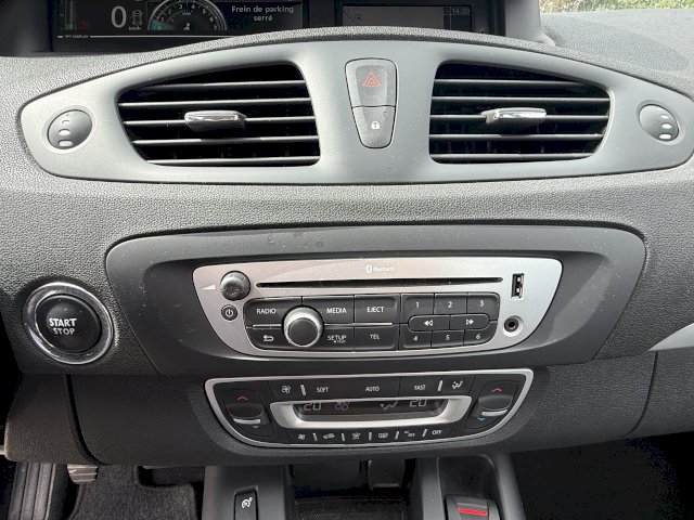 Renault Renault Scenic III (J95) 1.2 TCe 130ch energy Lounge