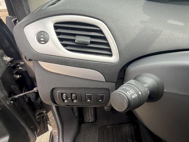 Renault Renault Scenic III (J95) 1.2 TCe 130ch energy Lounge